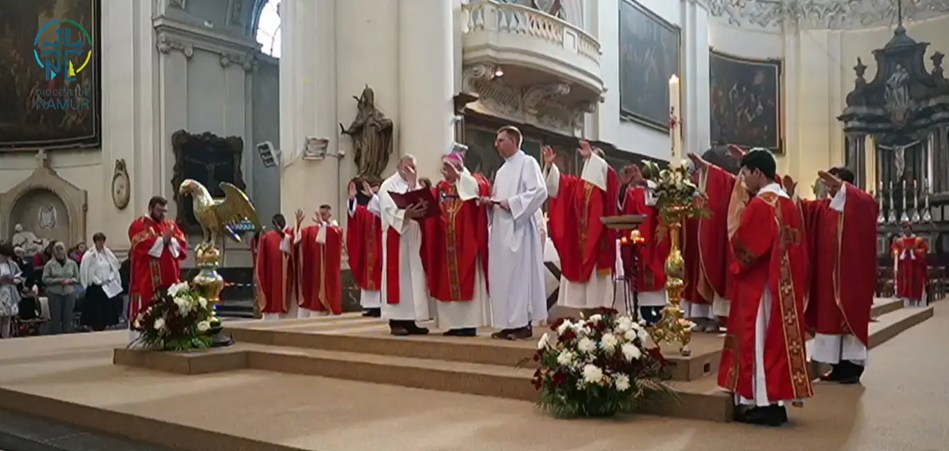 Cathédrale Saint-Aubain : les confirmés de la Pentecôte