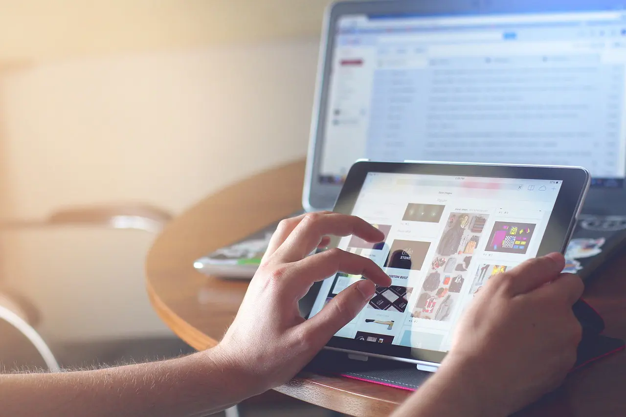 Offre d’emploi : webmaster & community manager
