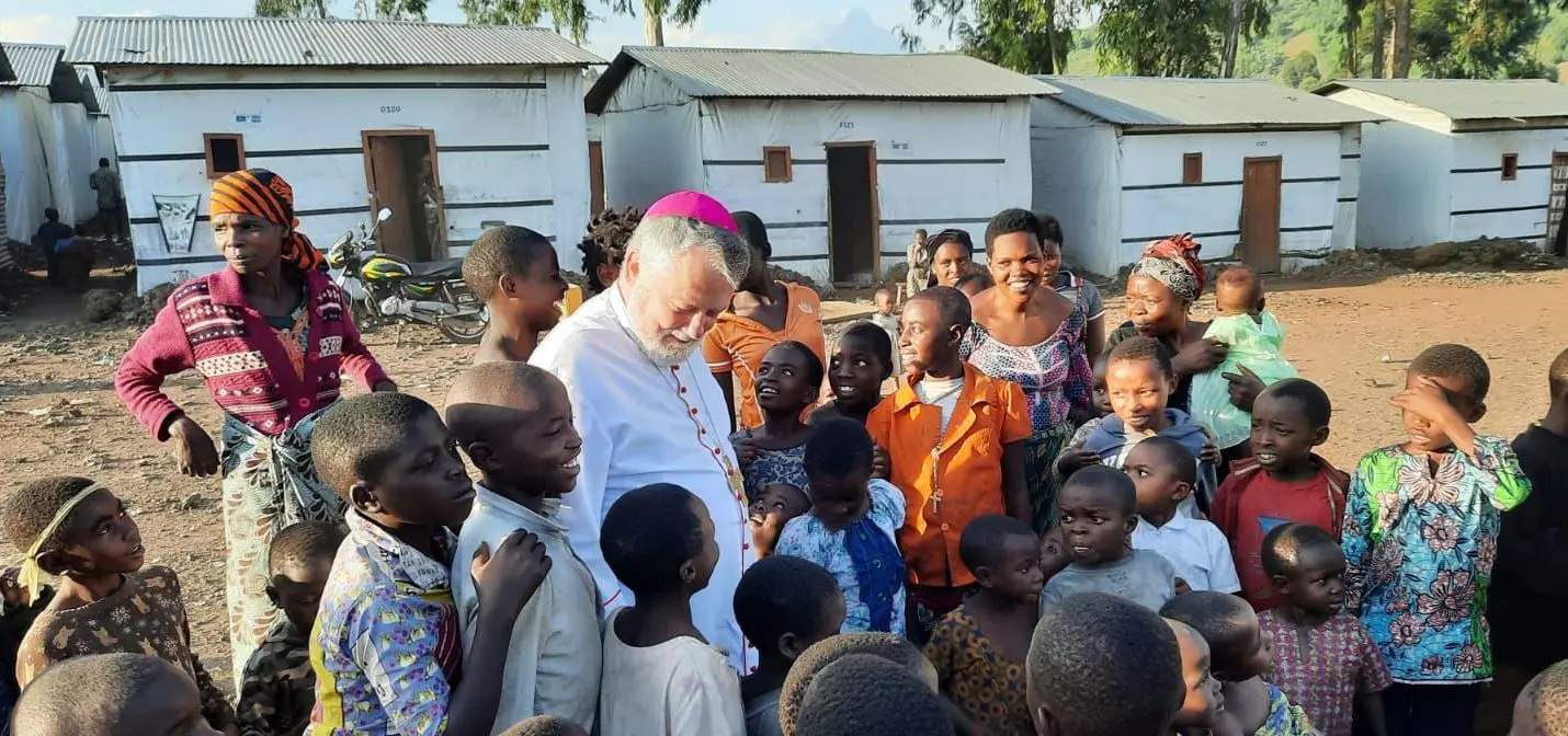 La visite de Mgr Kockerols au camp de Kanyaruchinya