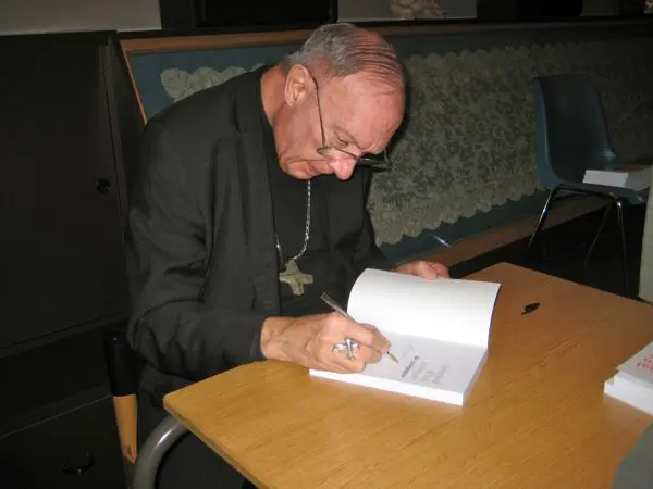 Mgr Léonard signe « Journal d’un évêque de campagne », joies et tensions d’un épiscopat
