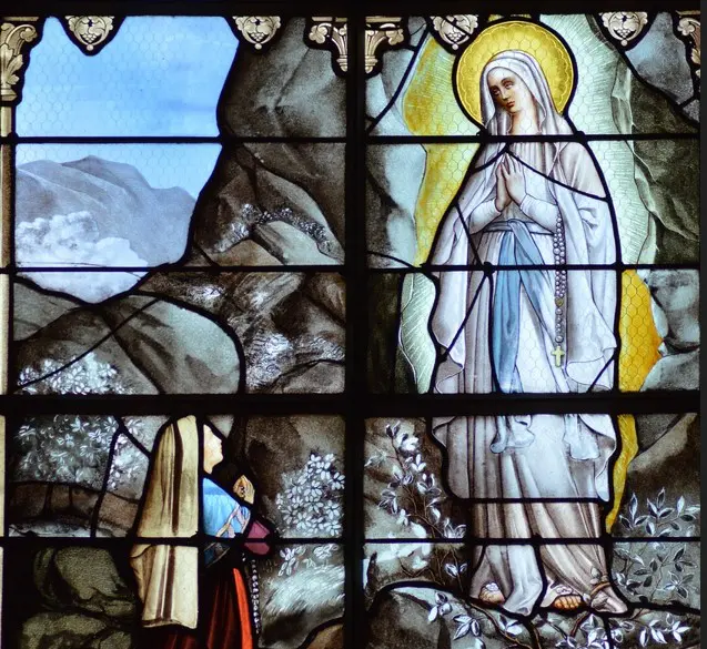 Pourquoi autant de répliques de la grotte de Notre-Dame de Lourdes ?