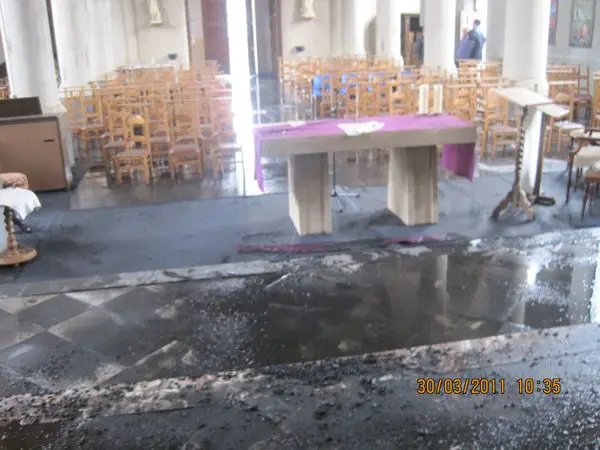 La sacristie de l’église de Stave détruite par le feu