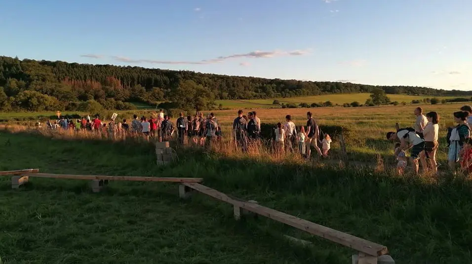 Au camping avec sainte Thérèse… et des sauterelles !