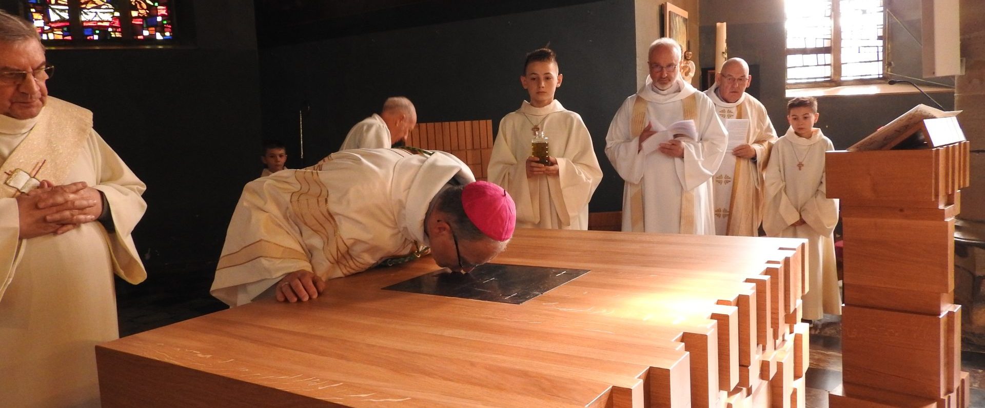 Consécration du nouvel autel de l’église Saint-Pierre à Bastogne