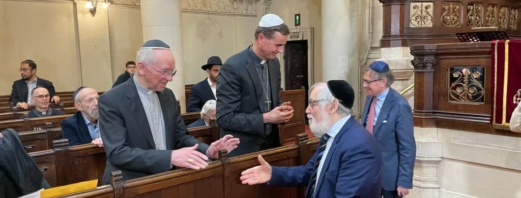 Accueil du cardinal et de l’archevêque à la synagogue de Bruxelles