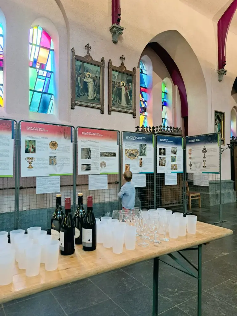Exposition "D'or et d'argent - orfèvrerie et liturgie" à l'église Saint-Nicolas à La-Roche-en-Ardenne en 2023 (Photo (c) H. De Quaasteniet)