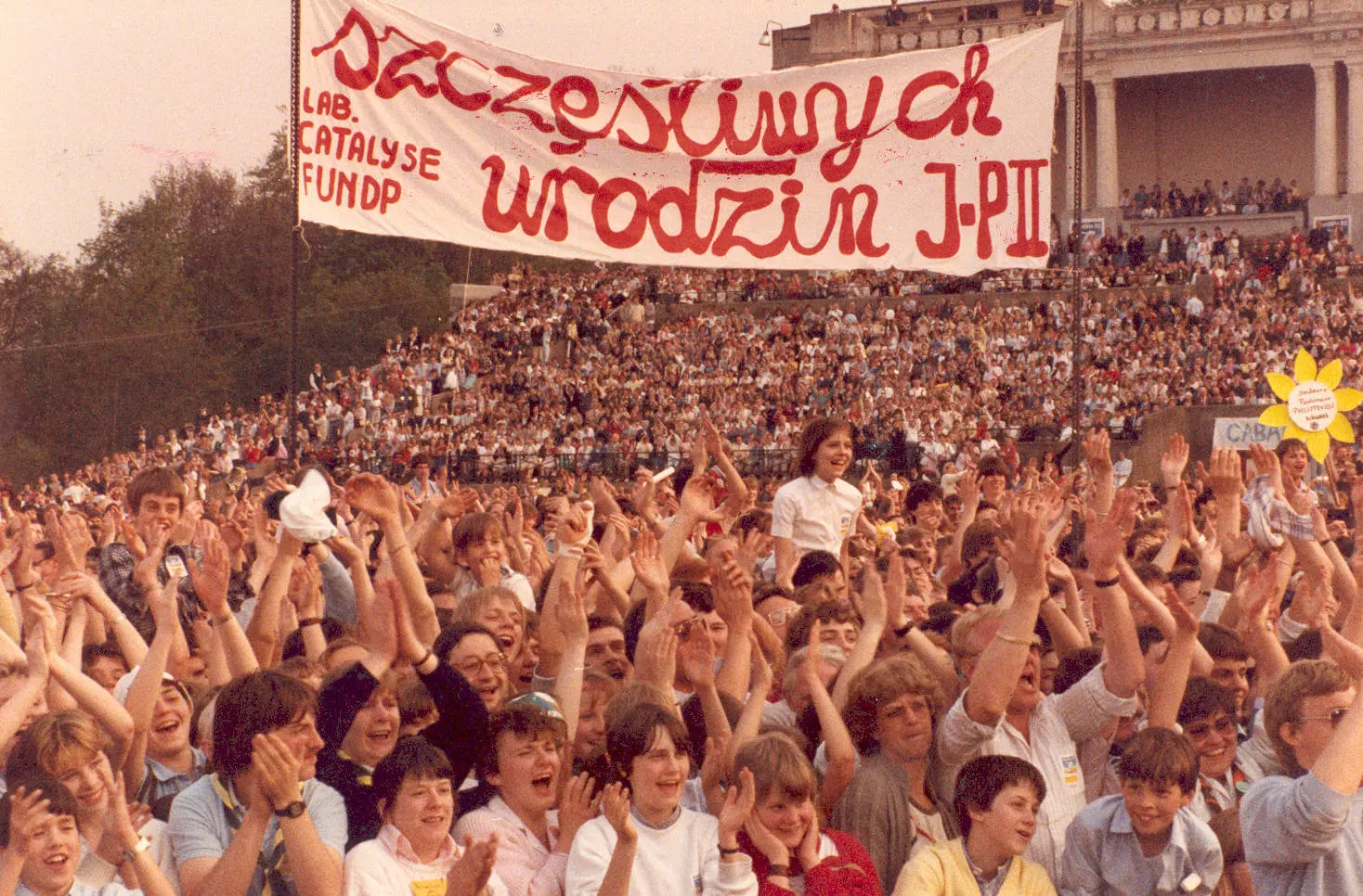 Déjà en 1985, une visite du pape était un marathon pour les journalistes !