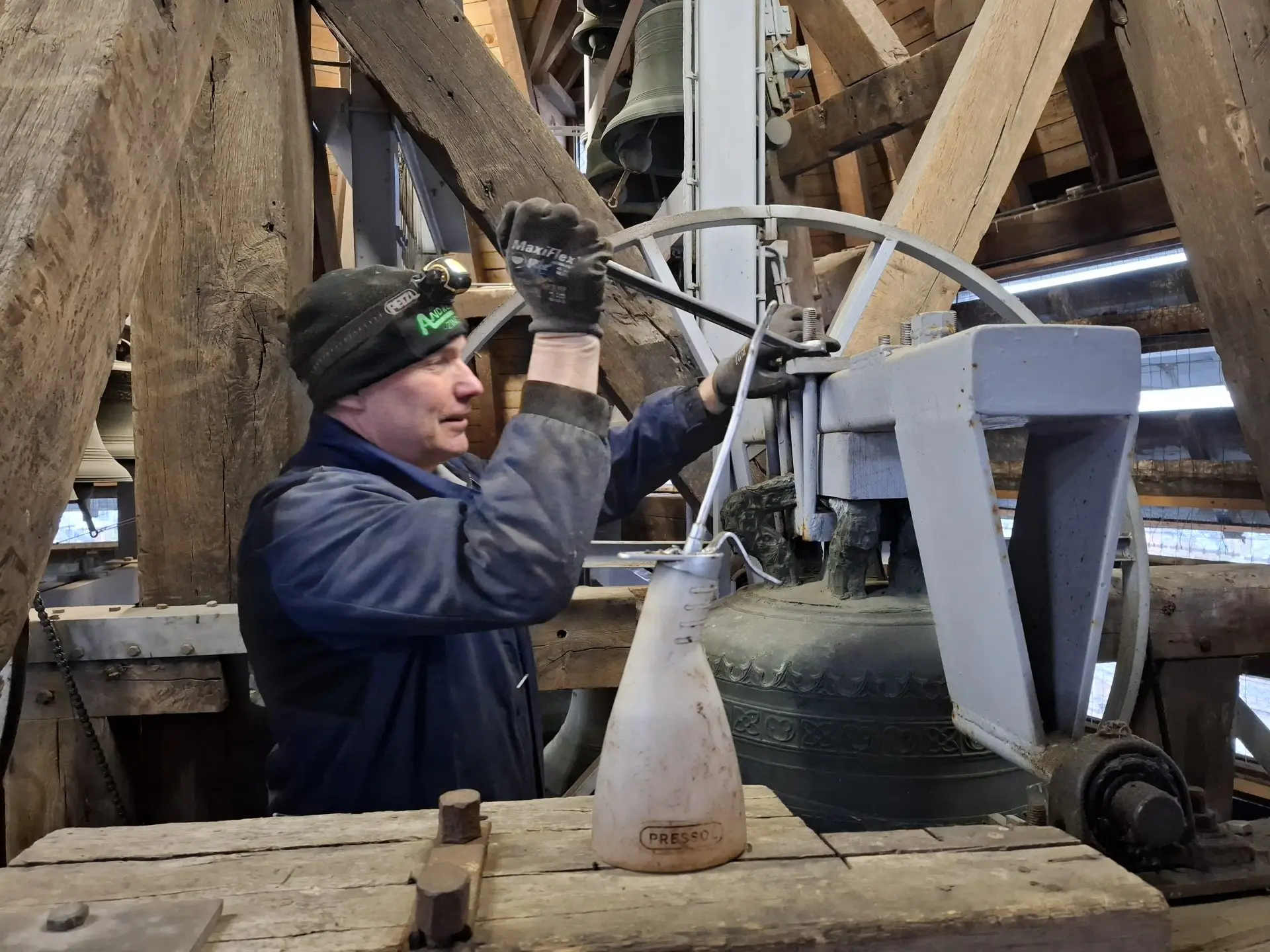 L’entretien du carillon de Saint-Aubain, ou comment prendre soin de l’écho du Temps