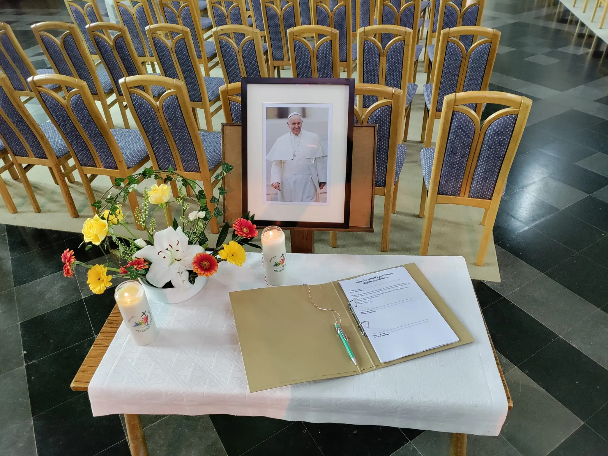 Des registres de condoléances pour le Pape à Namur et à Arlon