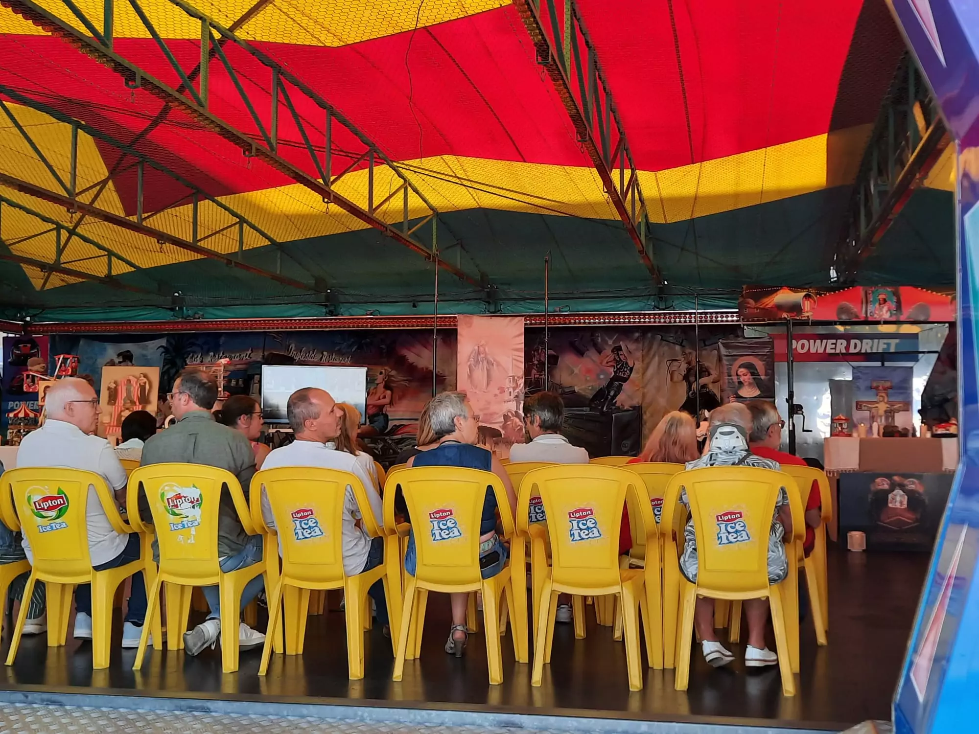 Au cœur de la pastorale des forains à Namur : sous les chapiteaux de la foi