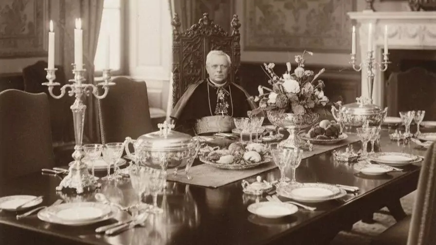 Journées du Patrimoine à l’évêché : invitation à la table de Mgr Heylen