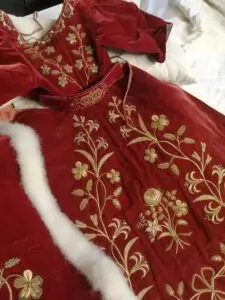 Robe de la statue de la Vierge de l’Immaculée conception. Namur, cathédrale Saint-Aubain.
