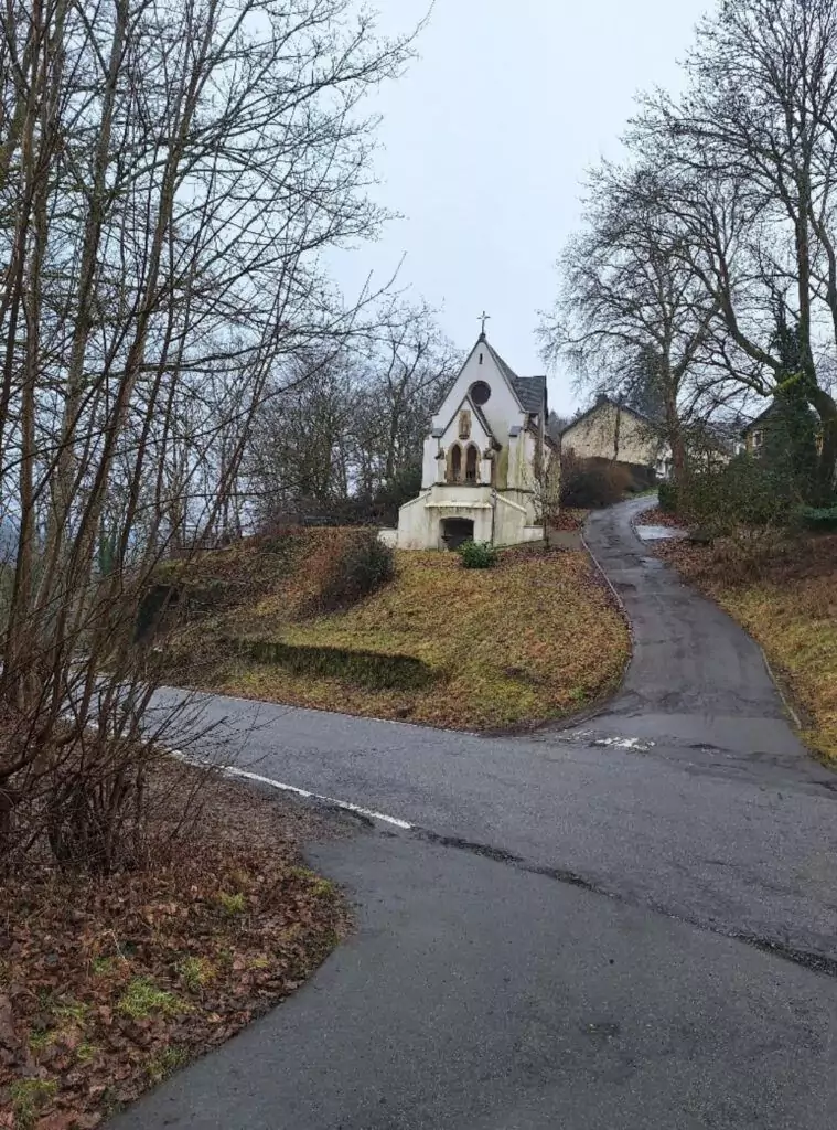 2026-04-110-T&D-Extérieur de la chapelle