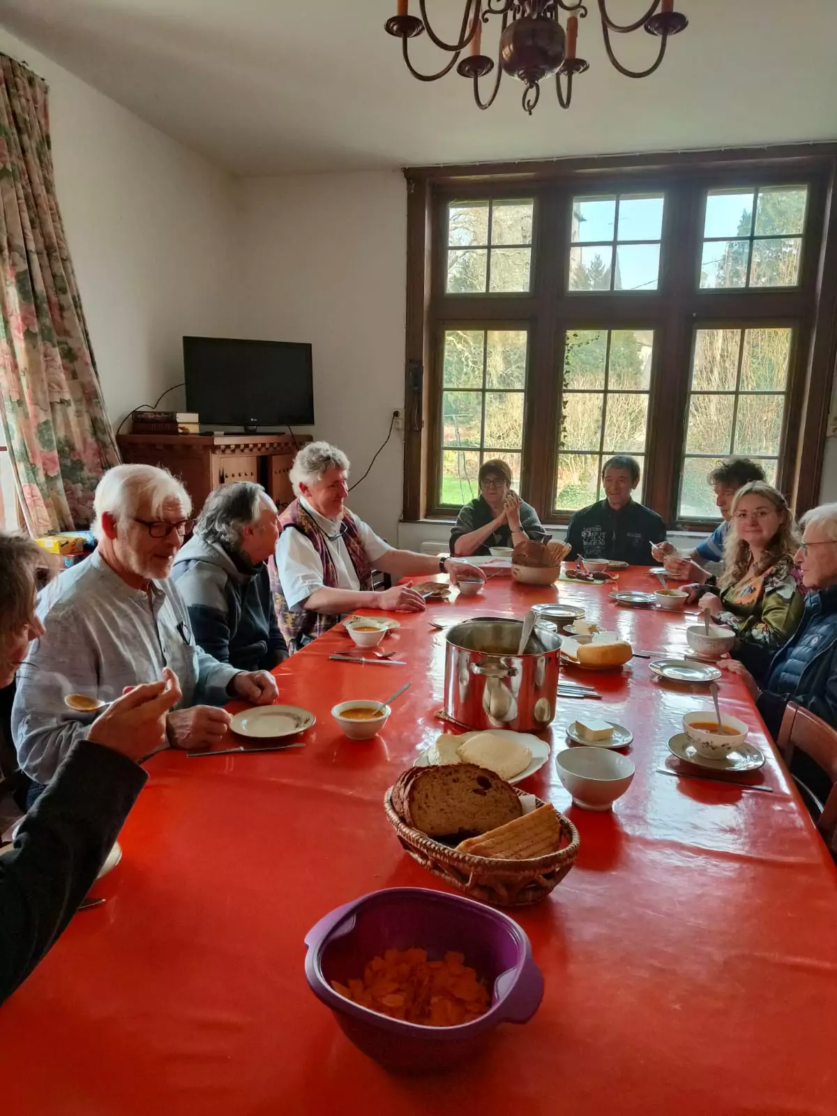 La Table de Suzanne – À Hastière, une soupe, du pain et beaucoup d&rsquo;espérance