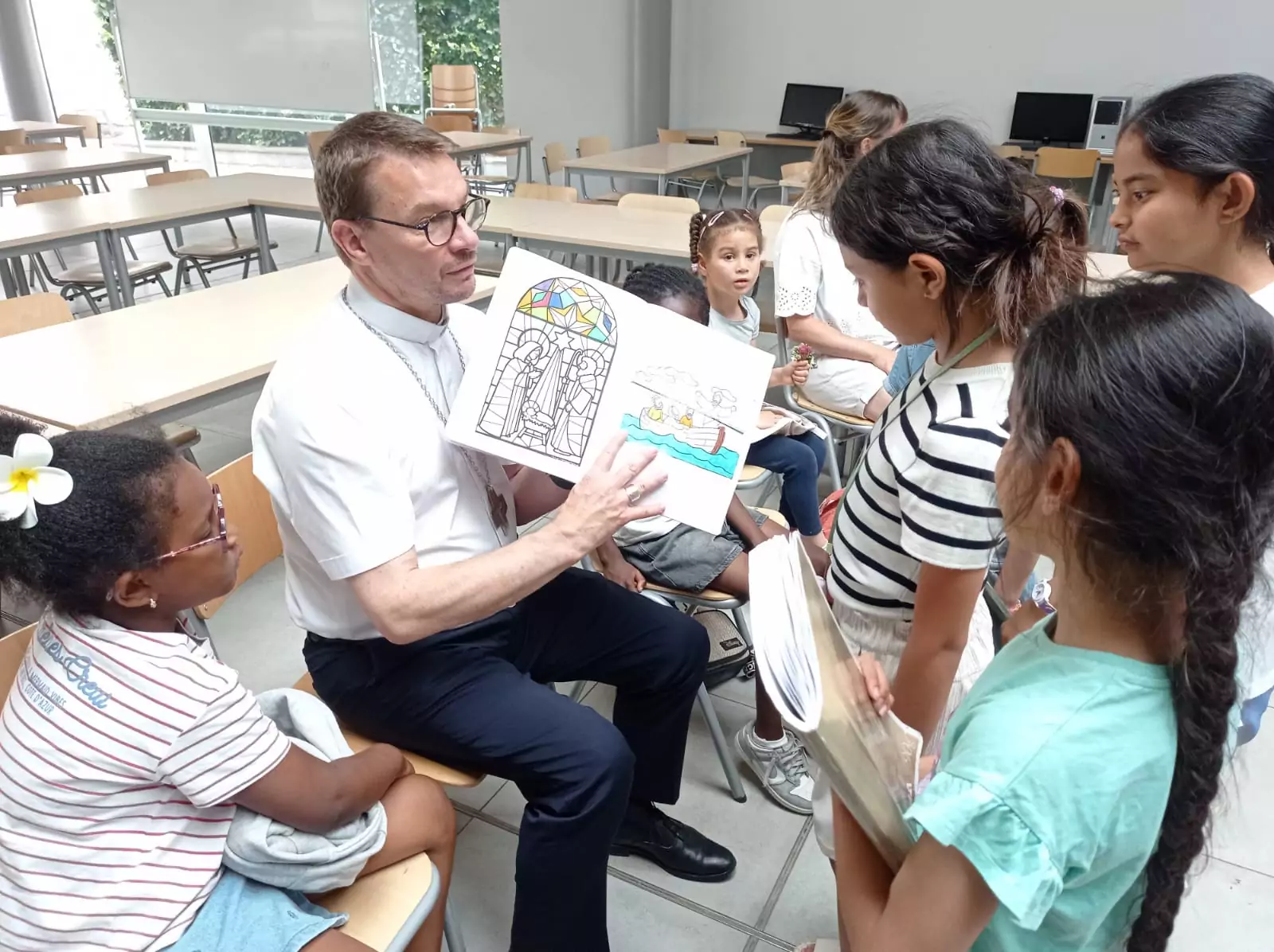 « Pourquoi tu te déguises ? », l&rsquo;évêque de Namur à l&rsquo;institut Saint-Louis